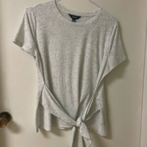 Simply Vera XLarge T-shirt with a tie in front